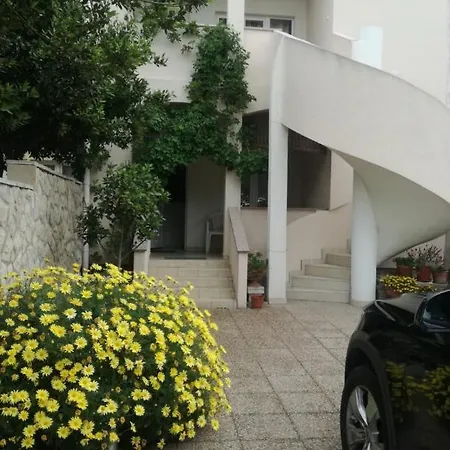 Appartamento Rina Povljana